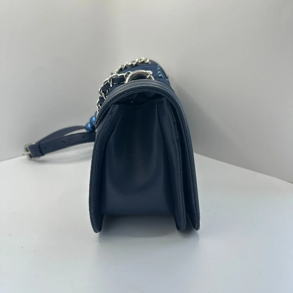 NEW Badgley Mischka Denim Pearls Crossbody Bag Purse Blue Quilted Jean Statement - Picture 3 of 6